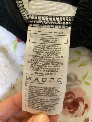 Chándal Adidas Negro con Rayas Blancas