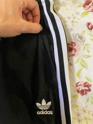 Chándal Adidas Negro con Rayas Blancas