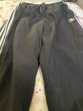 Chándal Adidas Negro con Rayas Blancas