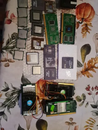 Pacchetto CPU AMD Intel Gold
Ascoltiamo le offerte. 
