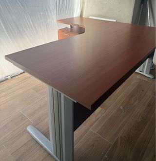 Mesa de oficina con 3 cajones