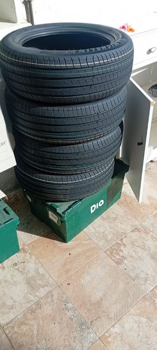 4 Neumáticos Michelin R16 (4 unidades)