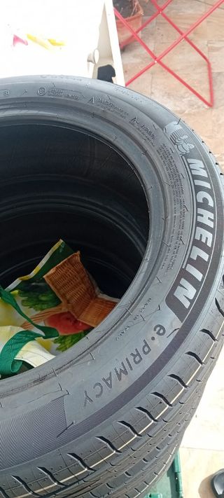 4 Neumáticos Michelin R16 (4 unidades)