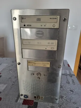 Torre PC Antigua Funciona