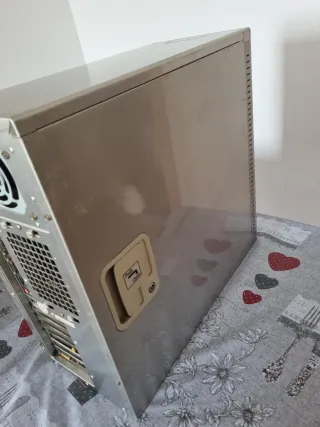 Torre PC Antigua Funciona