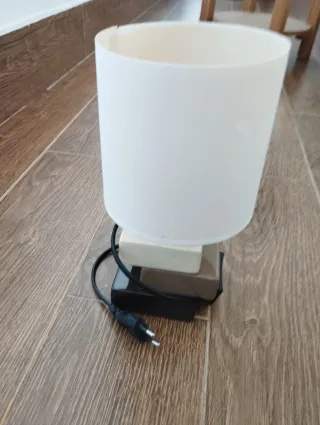 LAMPARA DE MESA PEQUEÑA SIN ESTRENAR 