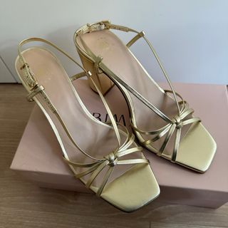 Tacones Bimani Dorados