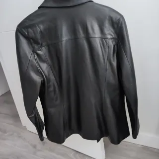 Chaqueta de Piel Negra