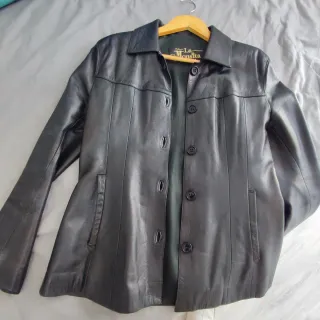 Chaqueta de Piel Negra