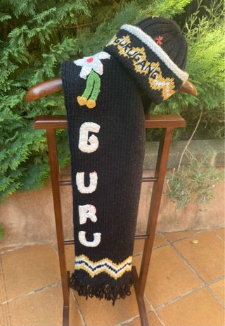 Conjunto Bufanda y Gorro Guru Gang Negro. 
