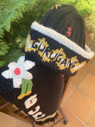 Conjunto Bufanda y Gorro Guru Gang Negro. 
