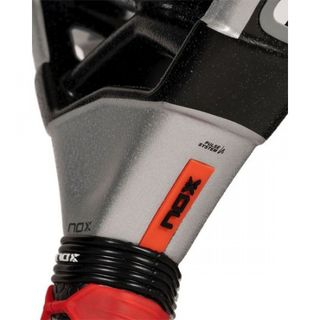 Pala Nox AT10 Genius 18K Agustín Tapia 2024