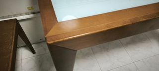 Mesa de cocina con 2 sillas y 2 banquetas