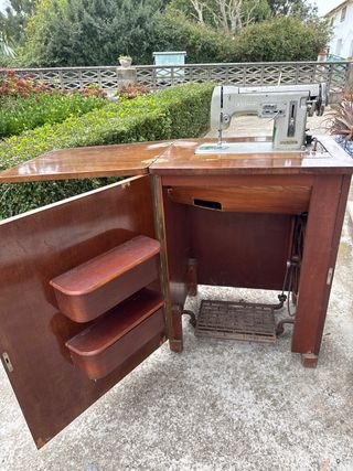 Máquina de coser Wertheim con mueble