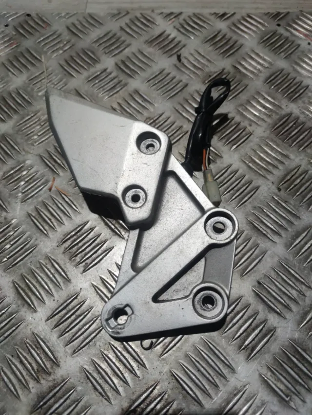 Soporte Estribera Delantera Derecha Suzuki SV 650