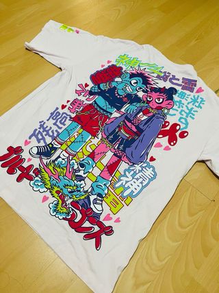 Camiseta Bershka Estampado Dragón y Dibujo