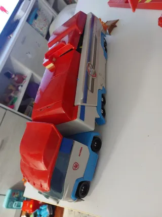 Autobús Patrulla Canina y coches pequeños