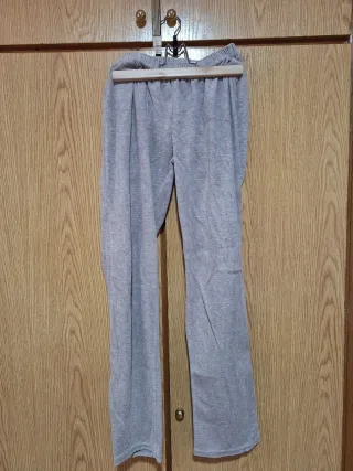 Pijama niña gris con dibujo de ratón
