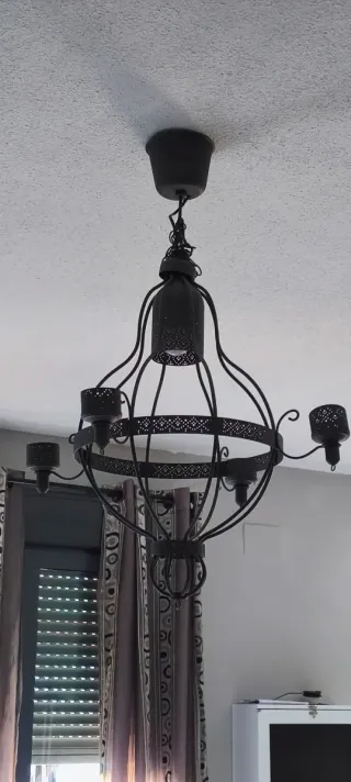 Lampada da soffitto in metallo nero con portacandele