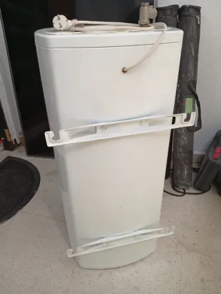 Calentador de agua blanco