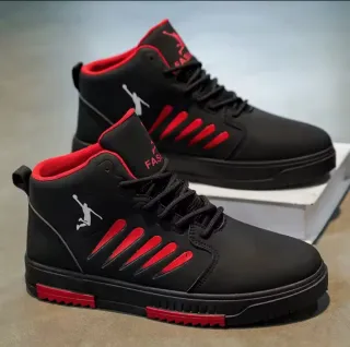 Zapatillas deportivas negras y rojas