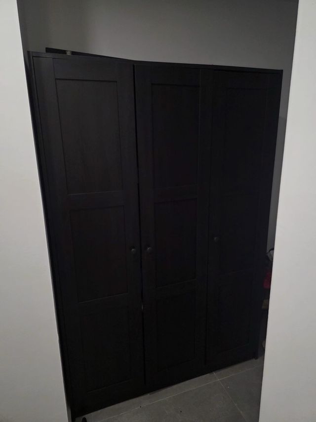 Armario Ikea Negro/Marrón Madera