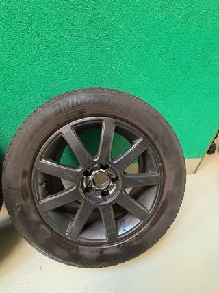 Juego de llantas con neumáticos Bridgestone 
