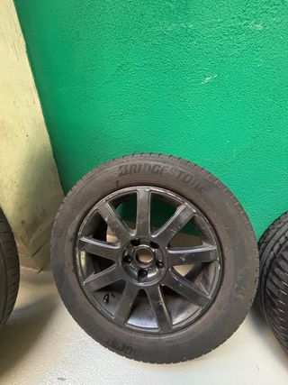 Juego de llantas con neumáticos Bridgestone 
