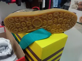 Adidas x Gucci Gazelle Dorado Metalizado