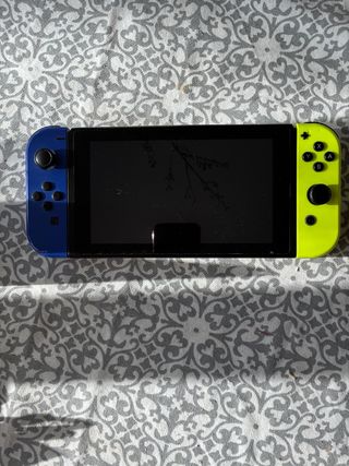 Nintendo Switch Azul y Amarillo