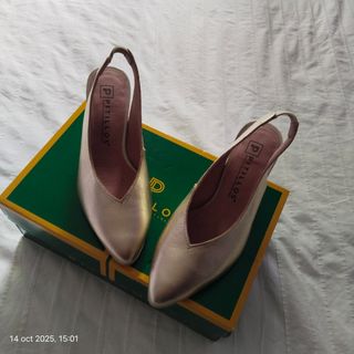 Zapatos Pitillos dorados destalonados T.35