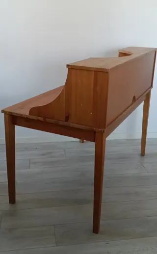 Escritorio de madera IKEA modelo ALVE