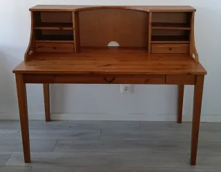 Escritorio de madera IKEA modelo ALVE