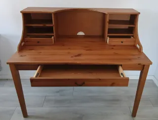Escritorio de madera IKEA modelo ALVE