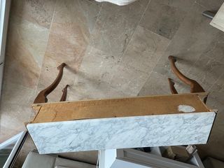 Mesa de entrada madera maciza y mármol.
