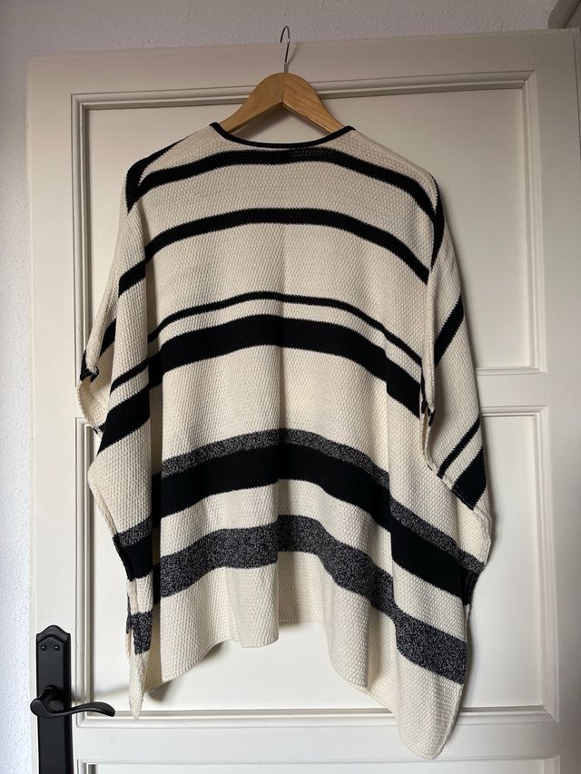 Chaqueta Poncho Rayas Blanco y Negro Talla Única