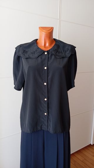 Blusa vintage con cuello Peter Pan. Nueva.
