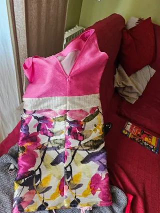 Traje de fiesta floral,sin estrenar con la etiquet