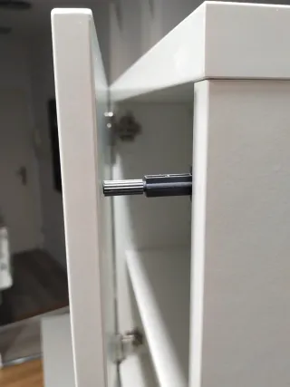 Módulo Besta con puerta blanco.
