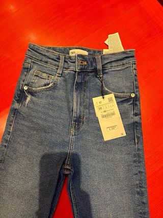 Pantalón pitillo Zara azul
