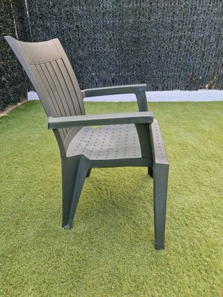 Silla de jardín de plástico verde