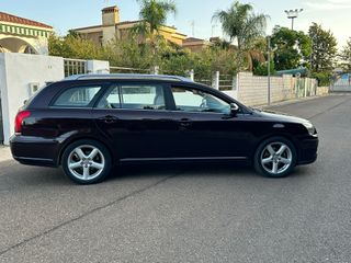 -TOYOTA Avensis 2.2 D4D 150cv Executive Wagon-