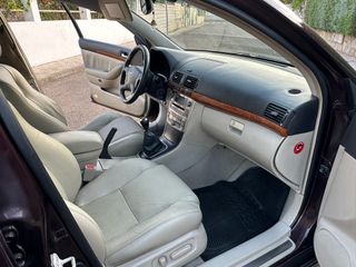 -TOYOTA Avensis 2.2 D4D 150cv Executive Wagon-