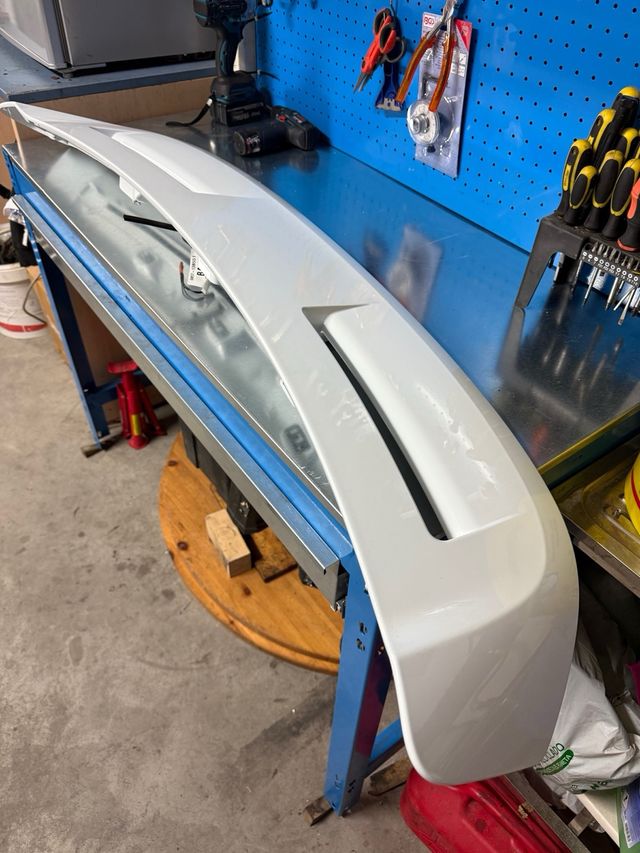 Alerón Ford Focus MK2 en blanco