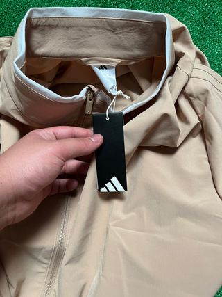 Chaqueta deportiva Adidas beige cremallera complet
