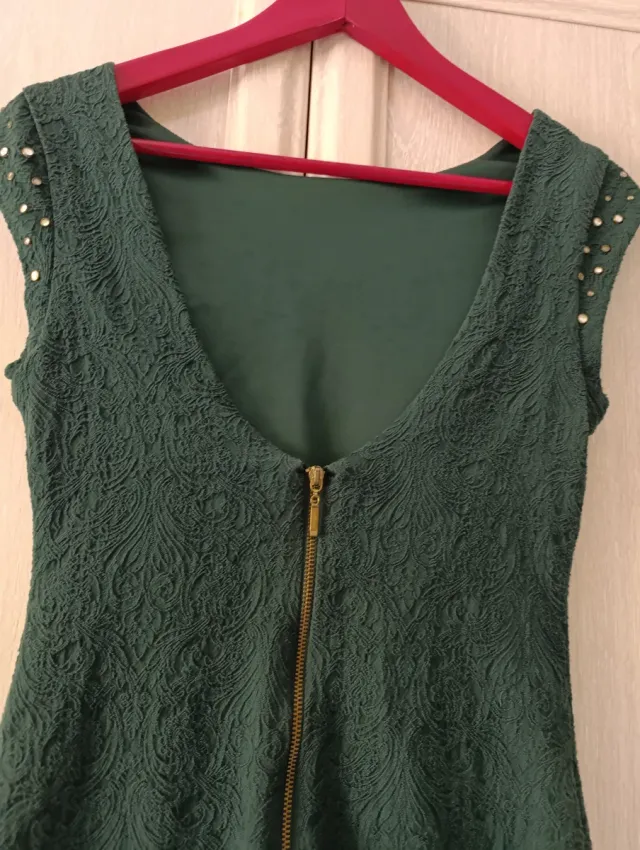 Vestido de fiesta verde con pedrería