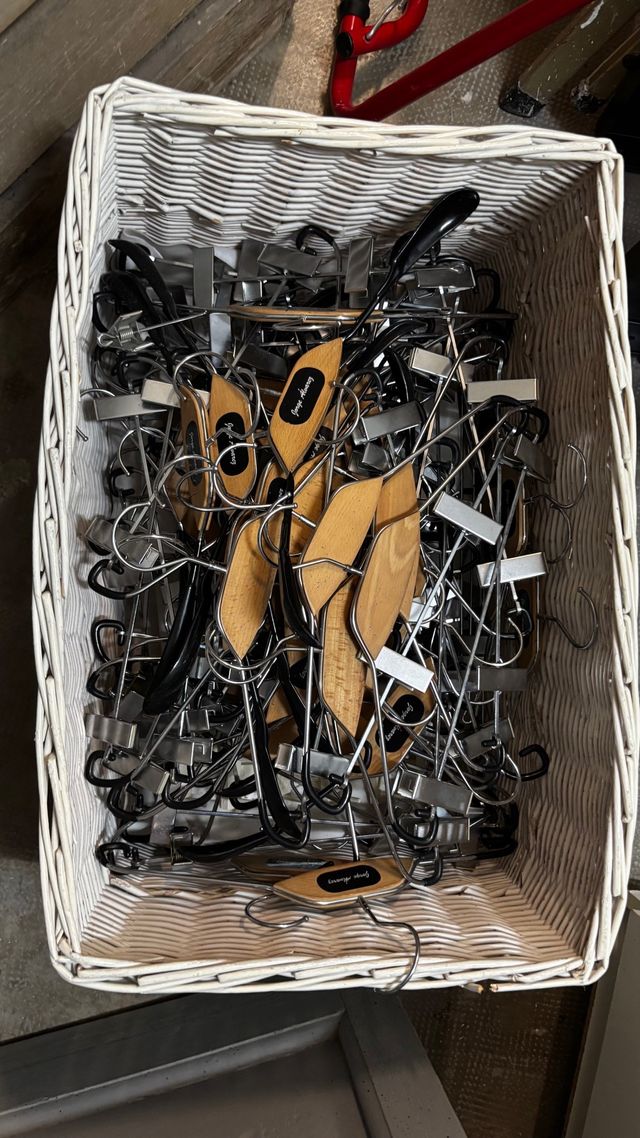 Lote de perchas para todo tipo de prendas