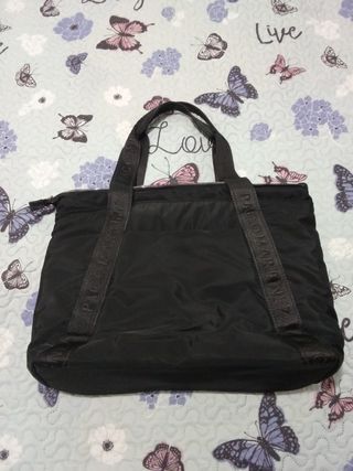 Bolso negro con logo marca Paco Martínez 