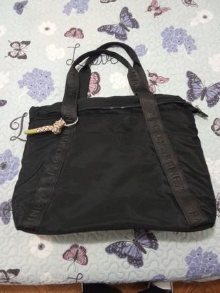 Bolso negro con logo marca Paco Martínez 