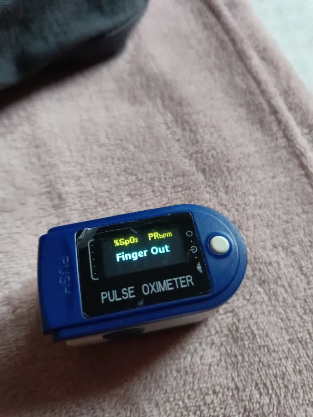 Pulsioxímetro digital de dedo